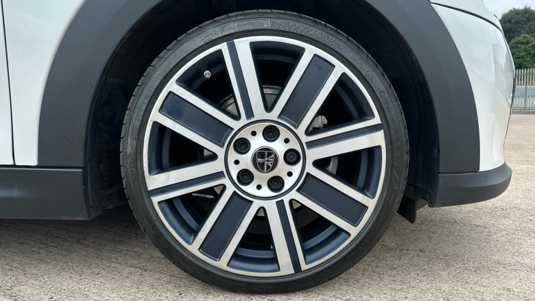 MINI Hatchback 1.5 Cooper Exclusive Premium 3dr Petrol Hatchback